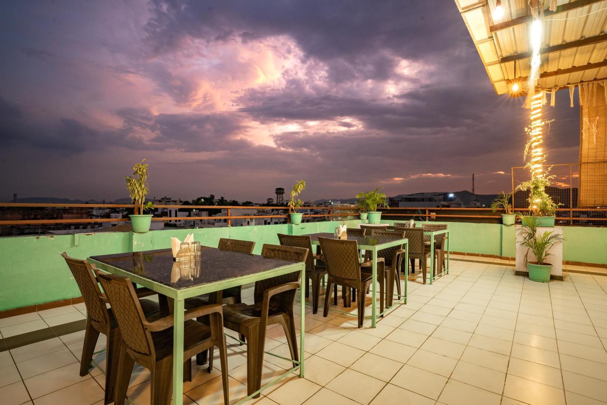 Hotel Naman Udaipur Extérieur photo